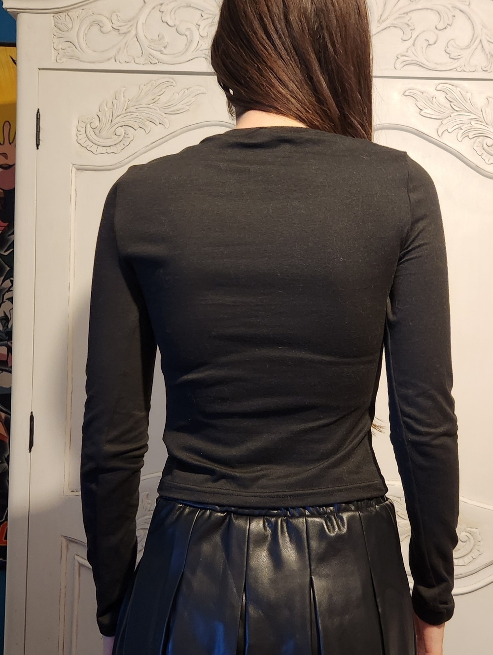 SHEIN Black Long-Sleeve Top with Red Spider Logo - Picture 2 of 3